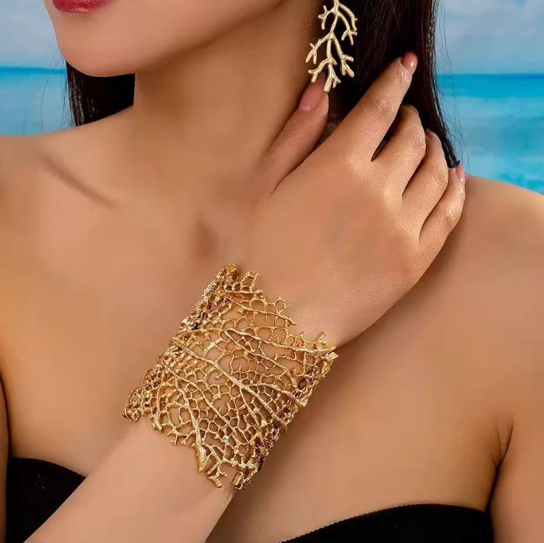 European and American Exaggerated Zr Same Style Golden Cut Out Branch Bracelet for Women 2025 New Hot Style Wide Opening Bracelet Bracelet