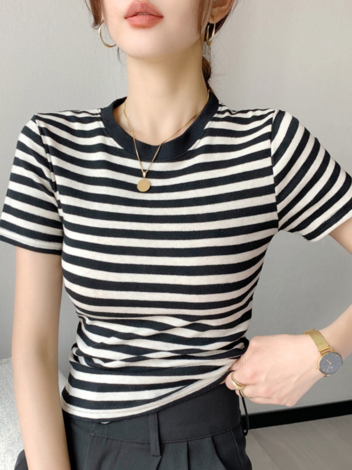 Striped Shoulder Short-sleeved T-shirt Women's Summer Short-sleeved 2025 New Arrival Hong Kong Style Retro Top Slim-fit Slimming Base Shirt Trendy