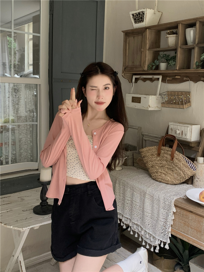 Picture of Niche Long-sleeved Sunscreen Black Cardigan Jacket Women's Early Spring Thin All-match Loose Casual Slim-fit Short Top