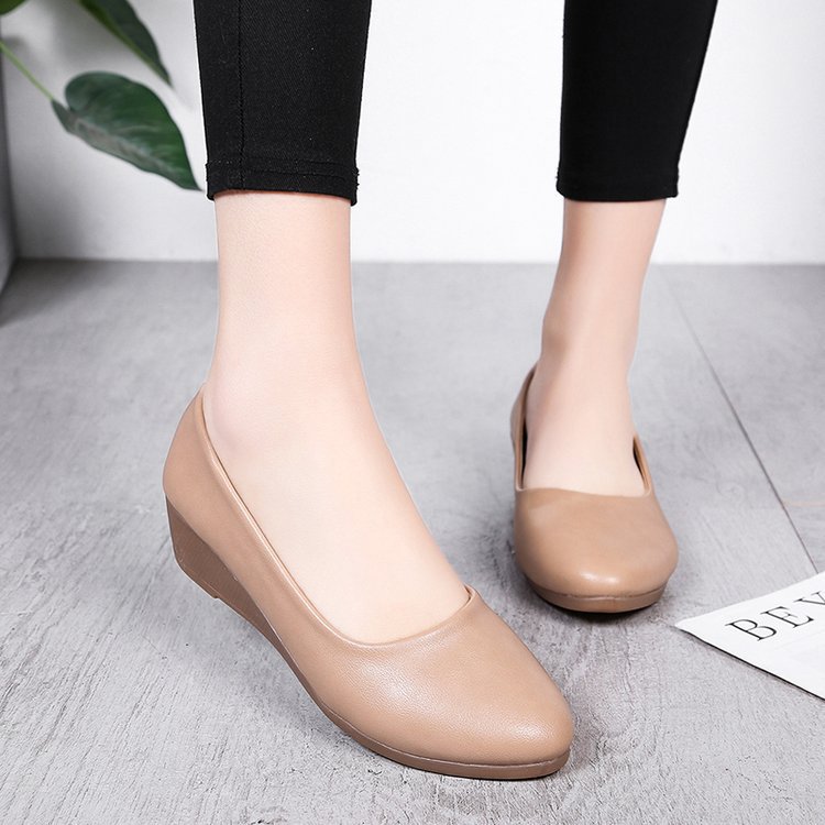 Autumn 2024 New Women's Single Shoes Wedge Comfortable Pointed Peas Shoes Mid-heel Working Mother Shoes Trendy