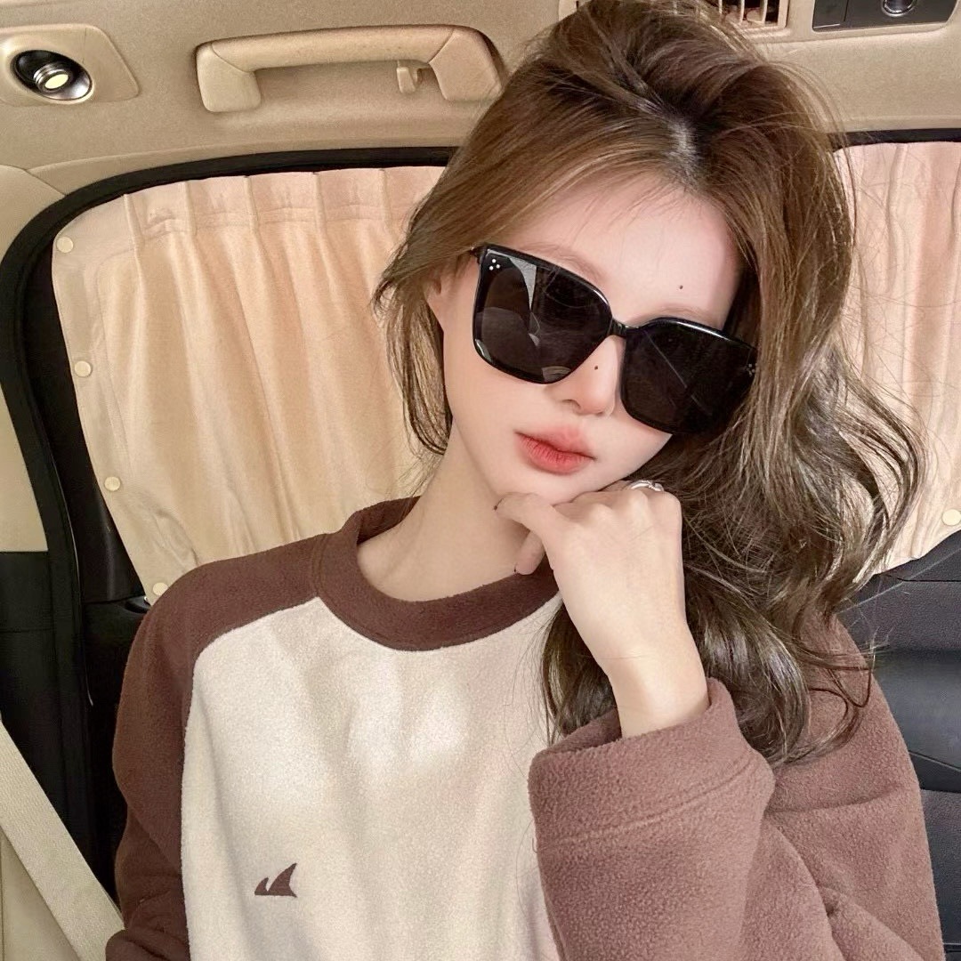 Picture of 2024 Explosions GM Plate Sunglasses Women's Slim Little Red Riding Book Star Same Style Dada Sunglasses Korean Style Void Fashion