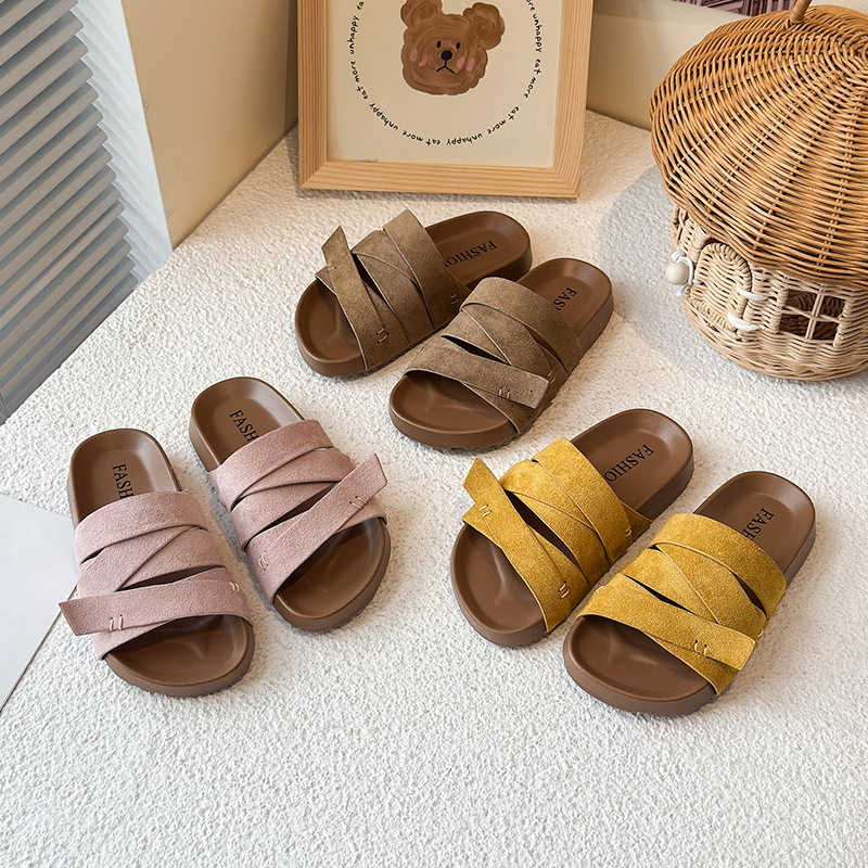 Slippers for Girls 2025 New Summer Outer Wear Soft-Soled Non-Slip Breathable High-End Dopamine Beach Sandals