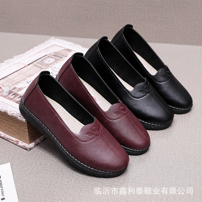 Middle-aged and elderly spring and autumn single shoes round head old Beijing cloth shoes flat heel soft bottom low top soft bottom casual women's shoes manufacturers on behalf