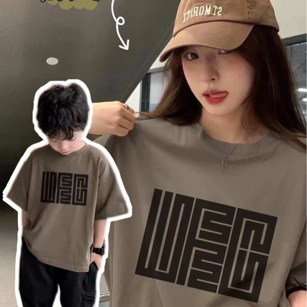 Net Celebrity Parent-child Dress Summer 2025 New Style Fried Street Short-sleeved T-shirt Foreign-style Mother-daughter Mother-child Dress for Family of Three and Four
