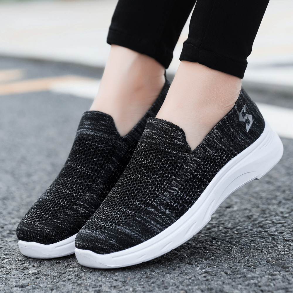 Picture of Spring and Autumn New Old Beijing Cloth Shoes for Men and Women Elderly Parents Slip-on Lazy Shoes with Lightweight and Breathable Soft Sole