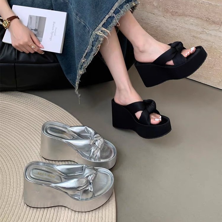 High-end Style Platform Slippers Women's Outer Wear 2024 Summer New Style Small Wedge Beach Sandals