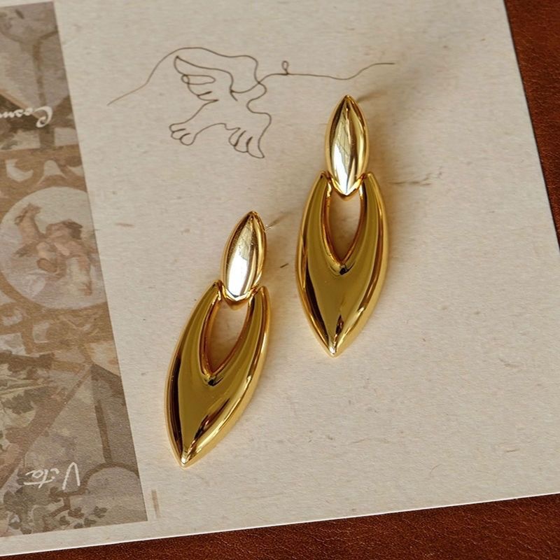 "Roland" Yang Shulin Star Poster Europe and the United States High Sense Earrings Temperament Golden Earrings New Wholesale