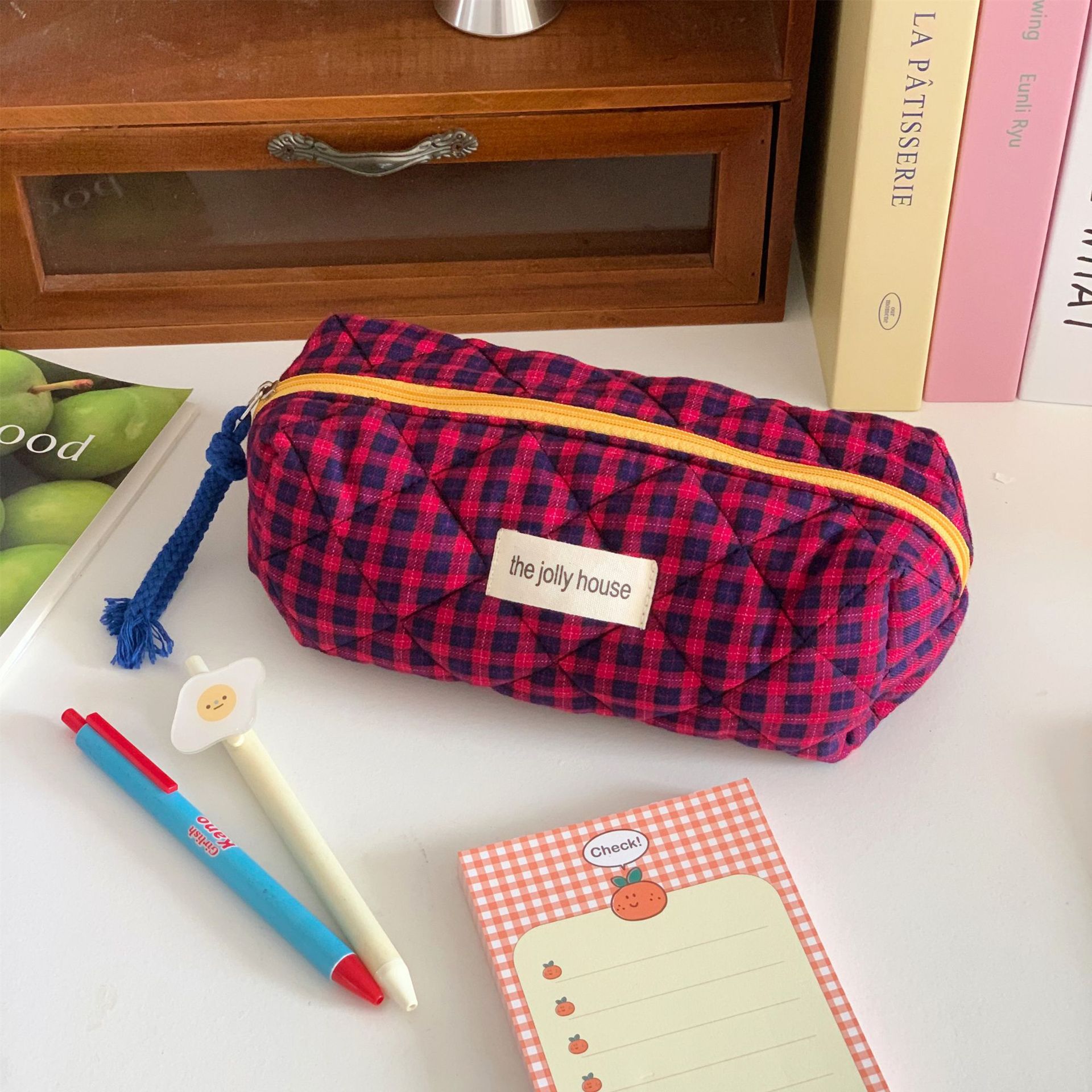 Picture of Creative Contrast Color Plaid Cosmetic Bag Women's Ins Large Capacity Cosmetic Brush Storage Bag Portable Travel Bag