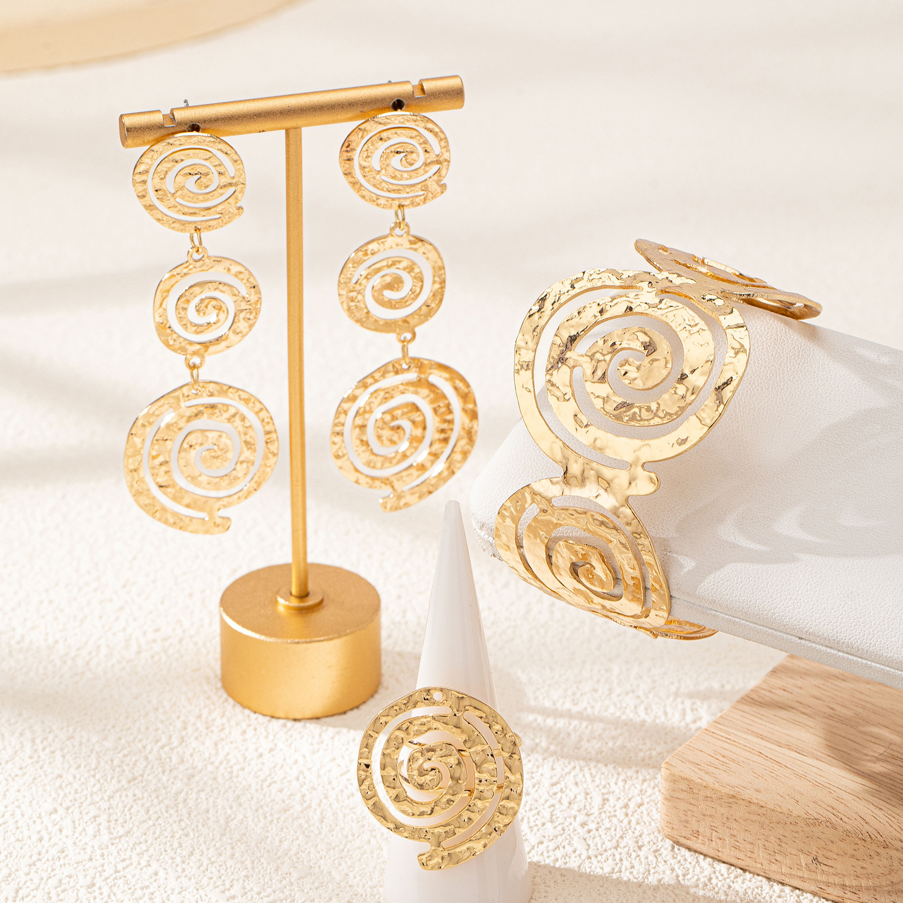 Picture of Cross Border Hot Personality Fashion Trend Spiral Earrings Ring Bracelet suit Suitable for Women Street Party Wear
