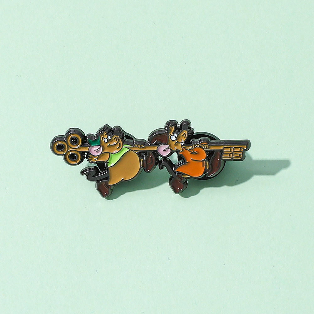 Cute Cartoon Creative Two Mice Carrying Key Shape Metal Badge Cinderella Character Alloy Brooch