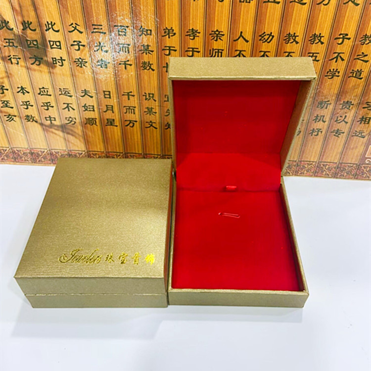 Picture of Supply of Live Jewelry Boxes, Leather-Filled Paper Diagonal Plaid Storage Boxes, Bracelet Boxes, Jewelry Pendant Boxes, Hanging Beads