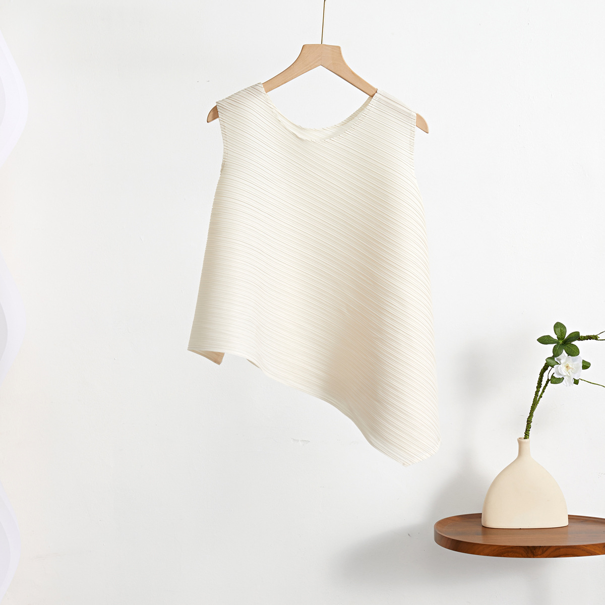 Picture of Pleated Miyake Summer Style Irregular Vest Sleeveless Top Pure Color Simple Elegant Foreign Style Versatile Age-Reducing Fashion