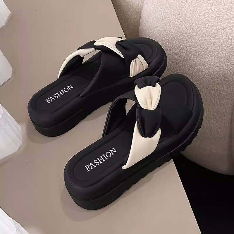 Internet Popular Slippers Women's Summer 2024 New High-end Sense Cross Thick Bottom Fairy Seaside Beach Slippers