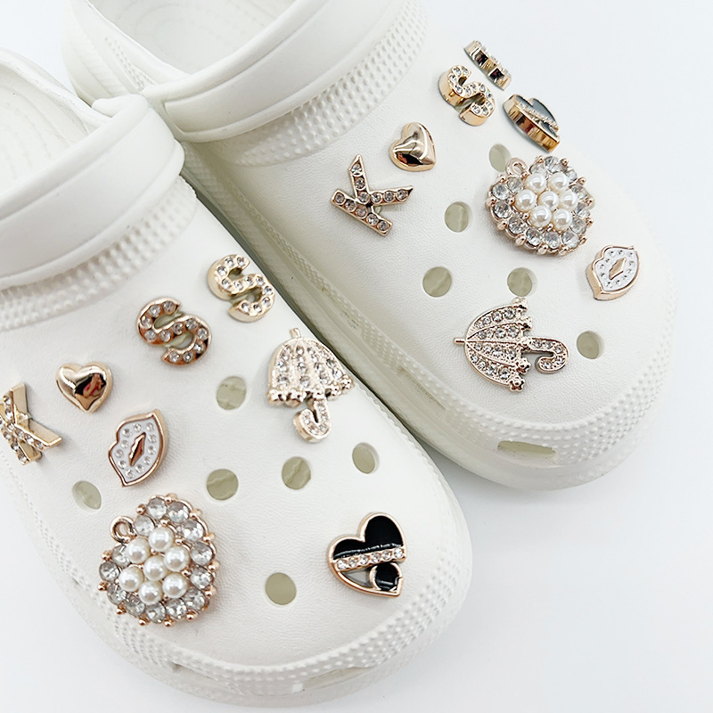 Cross-border hole shoes DIY decorative accessories shoe flower pearl rhinestone jewelry removable shoe buckle wholesale accessories suit