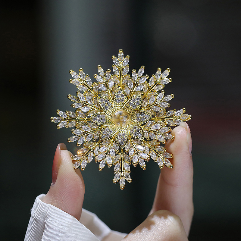 Picture of Qianyu Silver Japanese and Korean classic copper zircon gold-plated Snowflake Brooch pendant sweater chain dual-use live broadcast jewelry supply