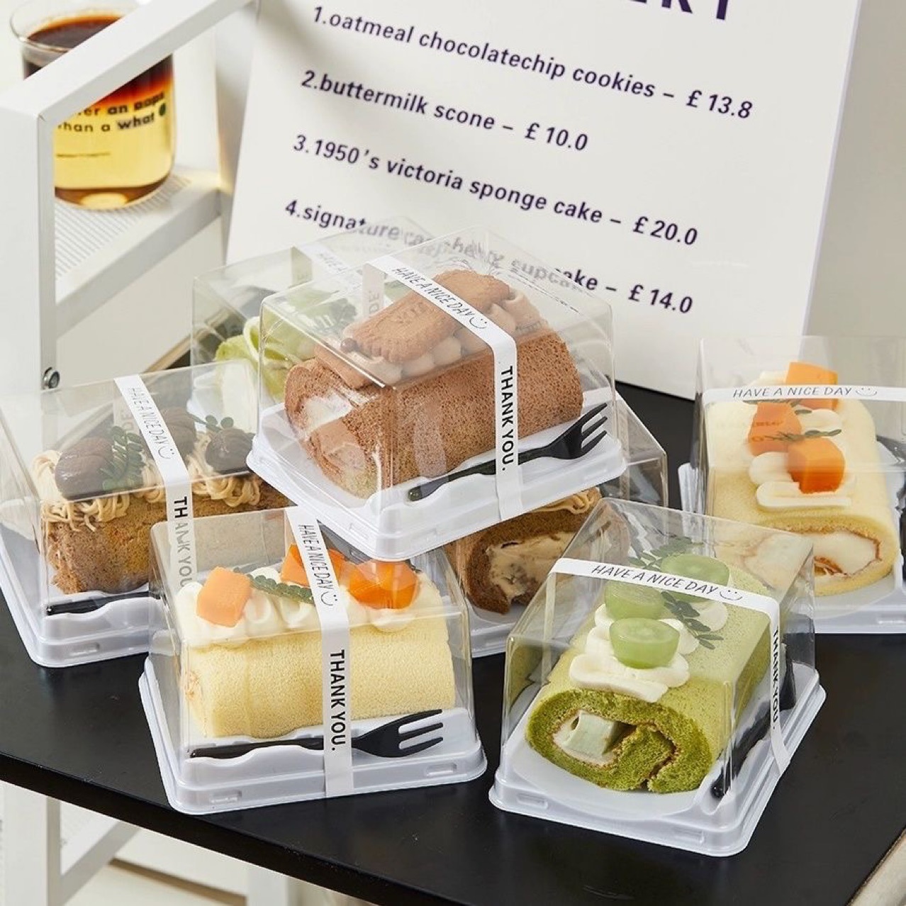 Internet celebrity cake roll packaging box towel roll Menglong tiger skin roll baking pastry dessert cut transparent packing box