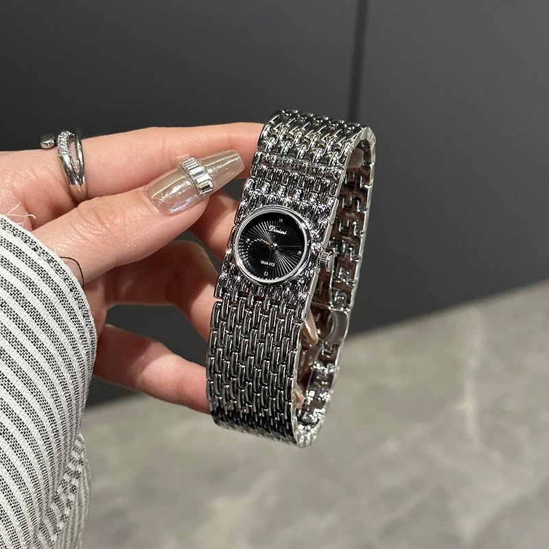 dinimi Middle Quartz Watch Women's Fashion Design Sense Niche Bracelet Watch Temperament Women's European and American Watch Cross-border