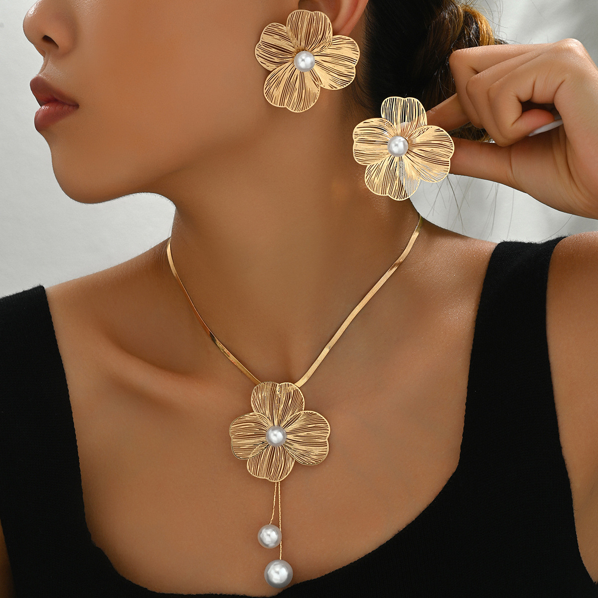 European and American Cross-border Women's Necklace Earrings suit All-match Flower Inlaid Pearl Design Niche Long Clavicle Chain