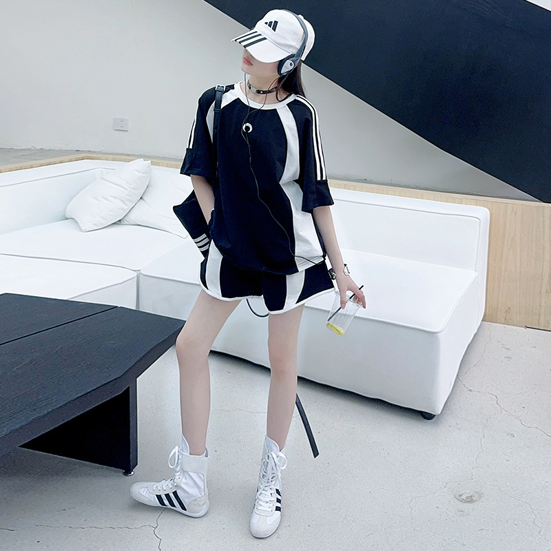 Picture of Sports suit Girls Summer 2025 New Big Kids Girls Western Style Short-sleeved Children's Summer Quick-drying Internet Popular Shorts
