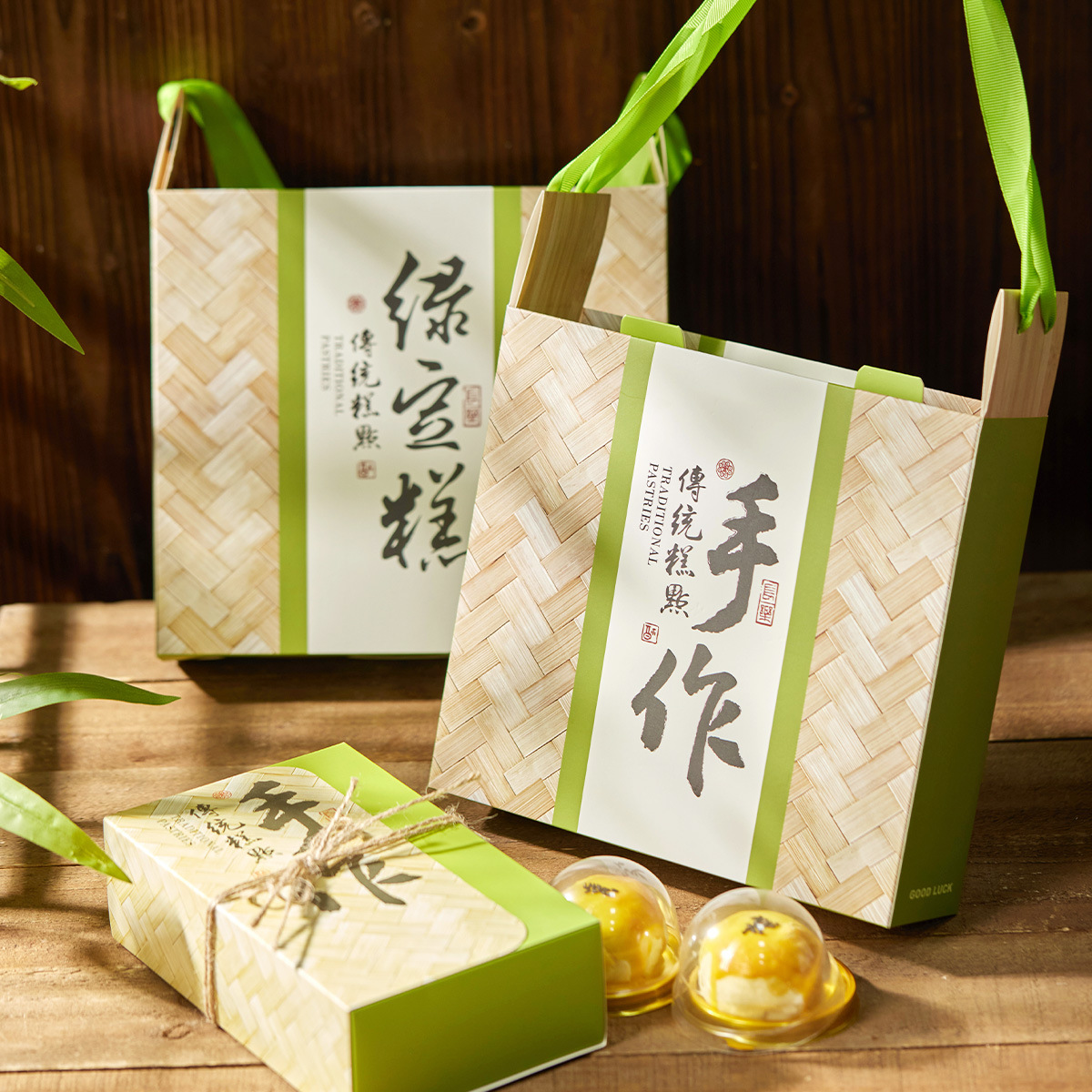 2025 New Vintage Hand-made Drawer Box Tote Bag Mung Bean Cake Dessert Gift Box Chinese Pastry Baking Packaging Box