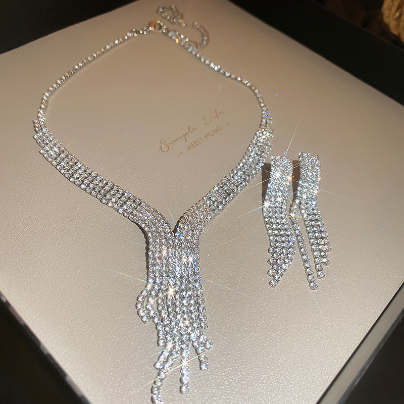 Picture of European and American light luxury high-end zircon jewelry suit necklace niche retro clavicle chain fashion Joker jewelry wholesale