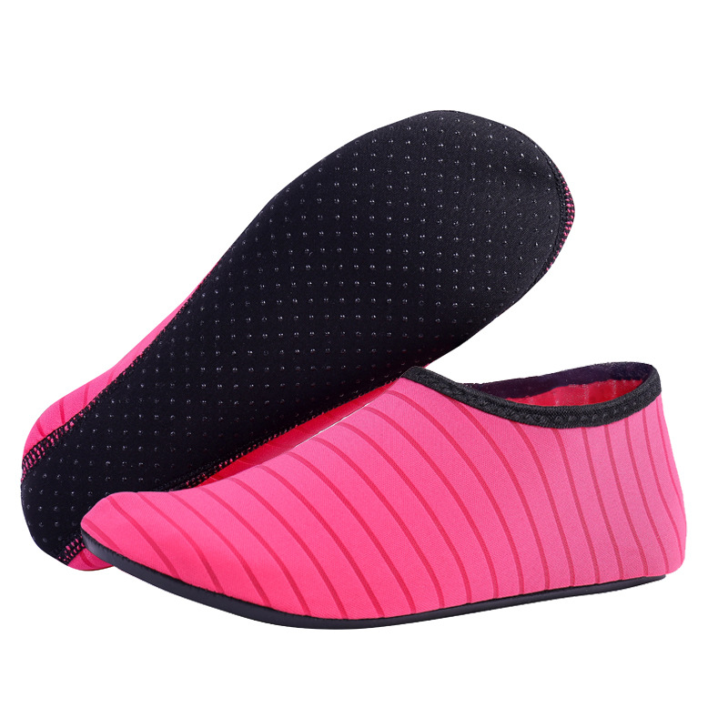 Picture of Beach shoes and socks men's and women's snorkeling shoes diving equipment beach socks non-slip quick-drying wading swimming shoes yoga shoes manufacturers