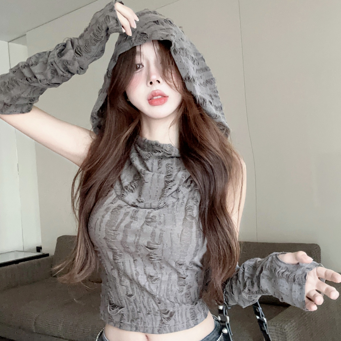 Sexy Hot Girl Hooded Sleeveless Tank Top with Ripped Hollow Out Off-Shoulder Slimming Short T-Shirt in Desert Wasteland Style