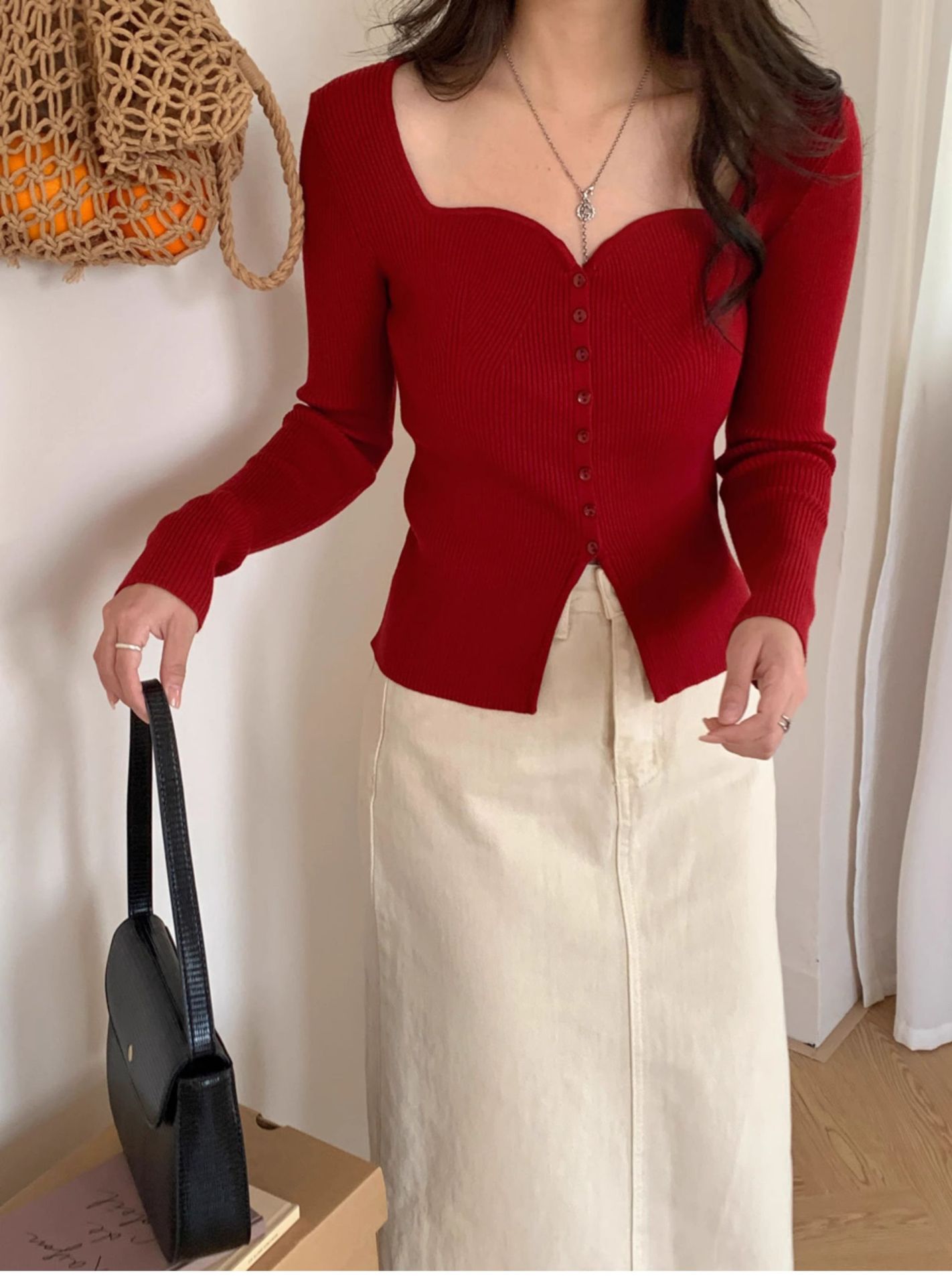 Picture of French retro slim-fit knitted cardigan women's design bottoming shirt sweater open collarbone split waist inner top