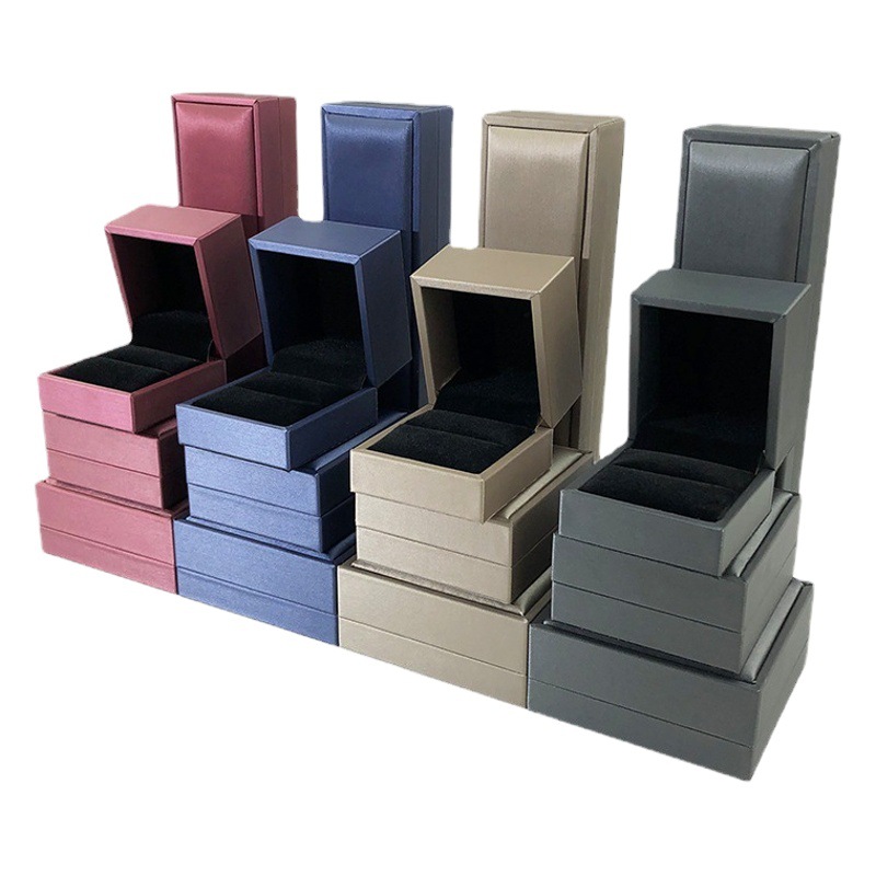 New White Pu Leather Jewelry Box Proposal Diamond Ring Box Pendant Necklace Packaging Gift Box Jewelry Box