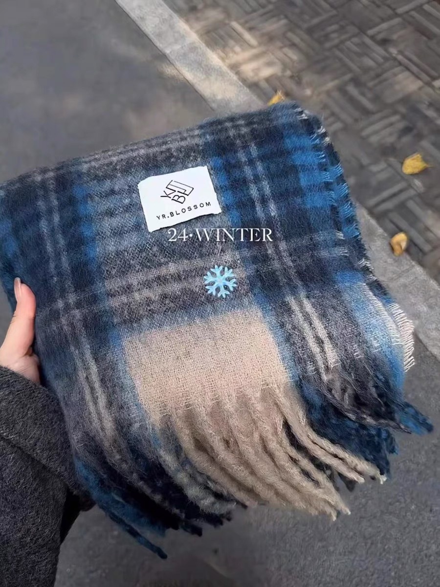 Picture of Maillard new striped scarf women's autumn and winter thickened warm neck snood student versatile solid color scarf manufacturer cross-border