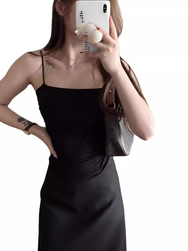 Picture of Korean Society All-match Thin Shoulder Small Sling with Chest Pad One-piece Strapless Slim-fit Pleated Base Vest Women's Trendy Outer Wear Top