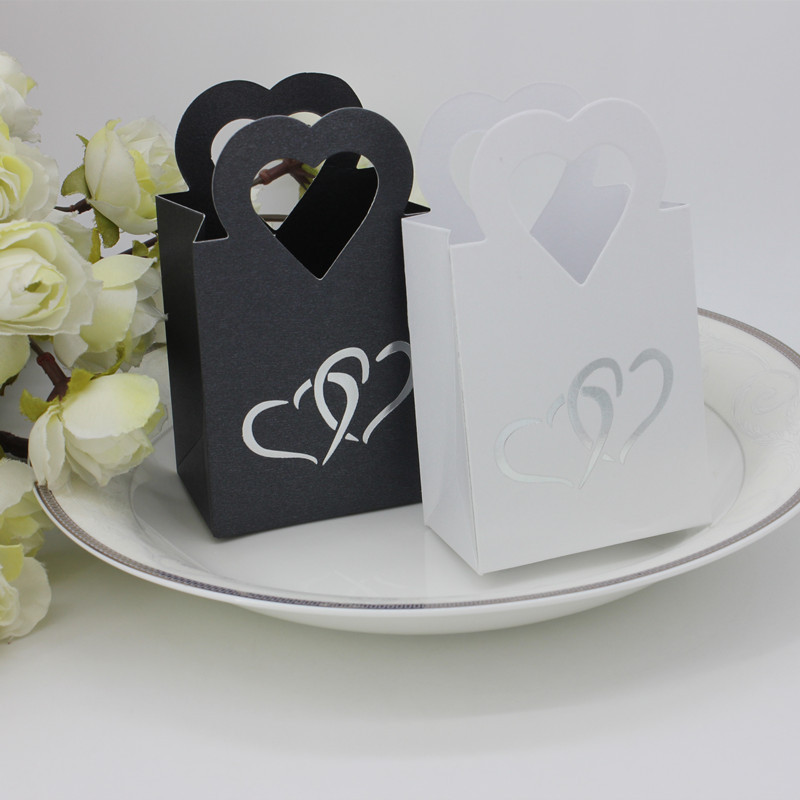 Picture of Mini Gift Box Handbag Small Pearlescent Paper Wedding Candy Box Hot Silver Love Gift Packaging Hand Carry Heart