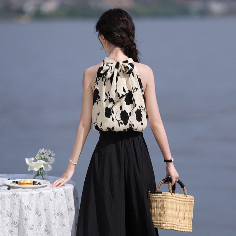 Picture of Design Sense Round Neck Back Lace Summer French Vest Sling New Style Chic Sleeveless Neck Top for Women