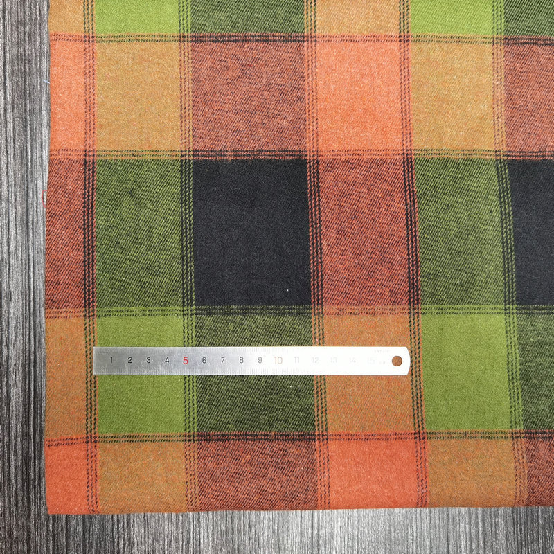 Picture of in stock brushed plaid fabric spring and summer women's shirt cloth 21 polyester cotton woven flannel plaid lining