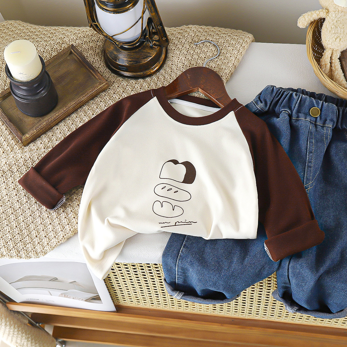 Picture of Le Changjia 2025 New Spring Clothing Boys Raglan Sleeve Letter Long-Sleeved Tops Baby Girl Cartoon Kidsren's Round Neck Long Sleeves