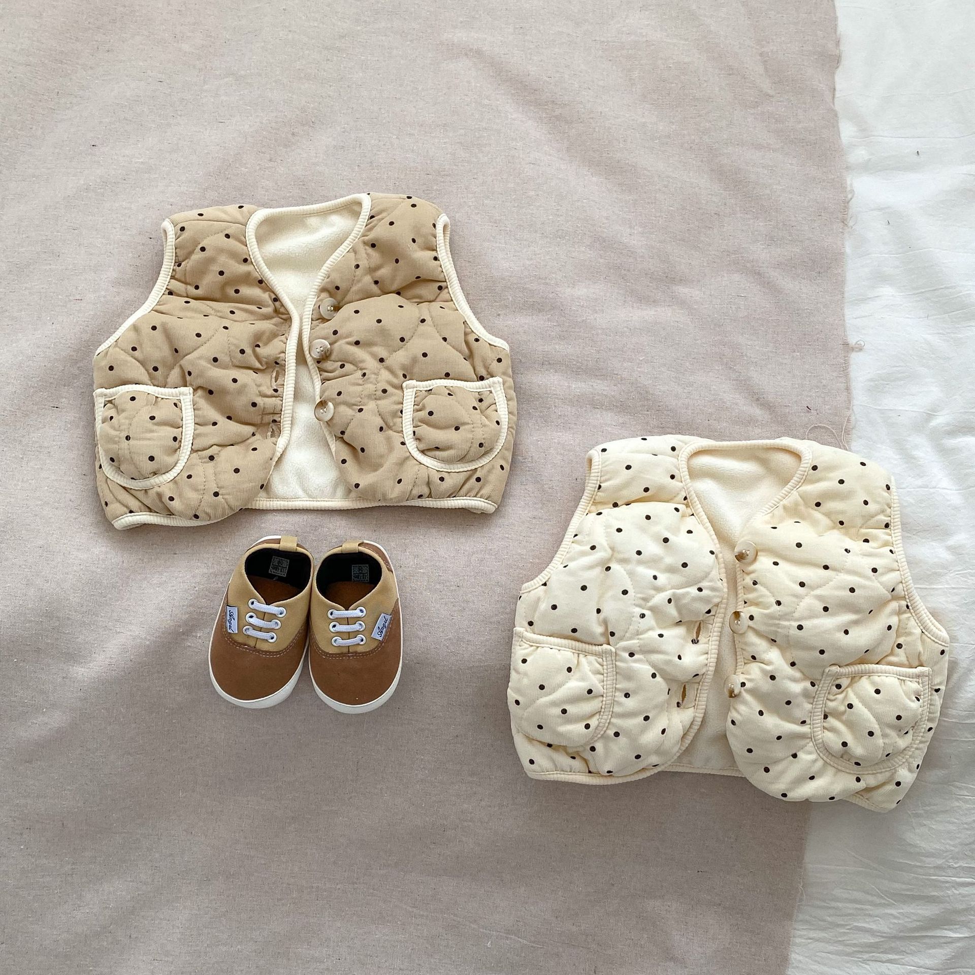 Picture of 0-3 years old children's vest Korean-style polka dot quilted male and female baby outer wear thickened warm baby cotton vest vest