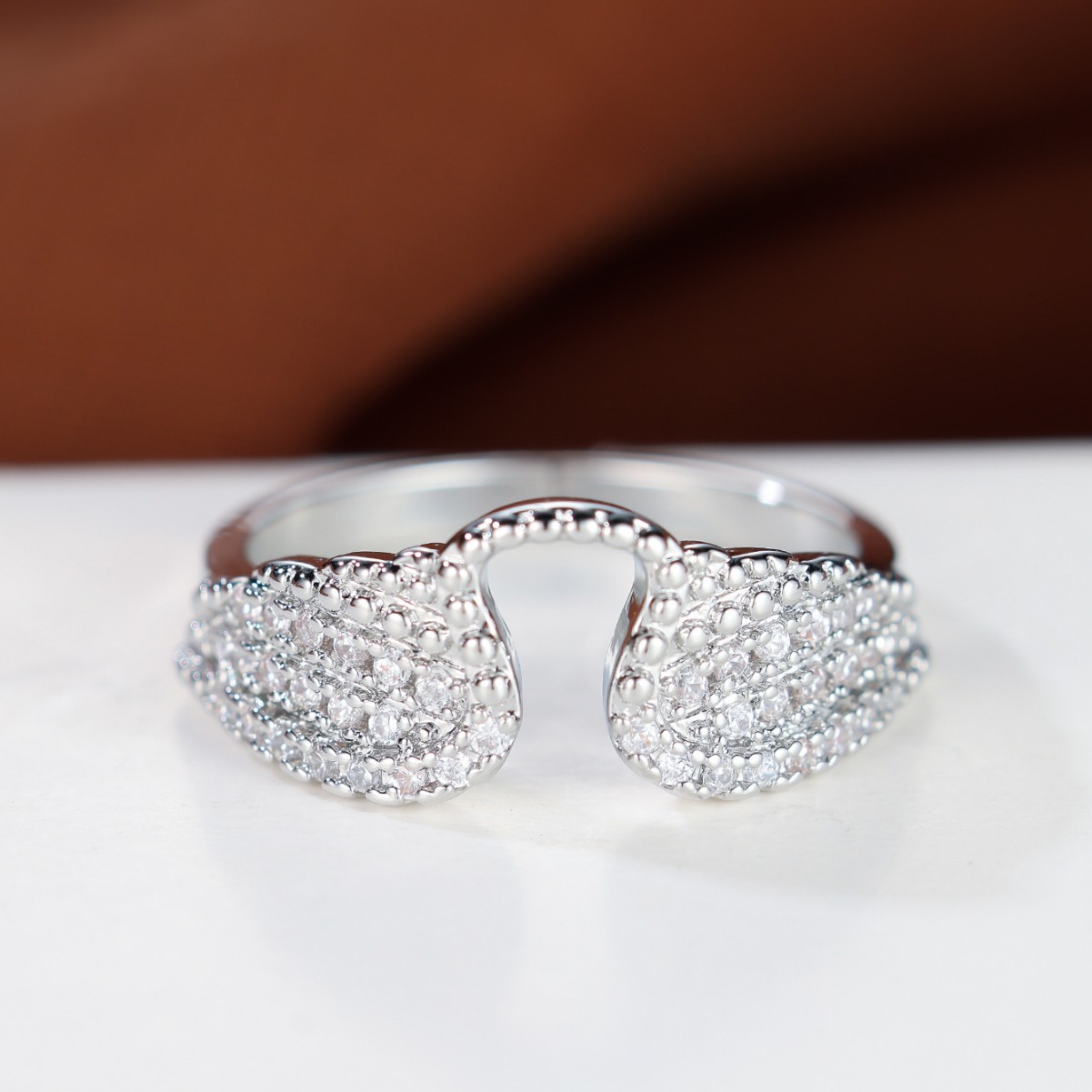 Cross-border New Hot Sale Round Wings Unique Design Ring Light Luxury High-end Women's Handwear Ring
