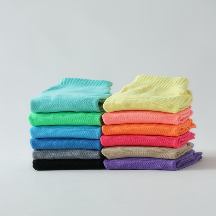 Picture of Factory wholesale trampoline socks dispensing non-slip socks floor socks children's playground early education adult yoga socks
