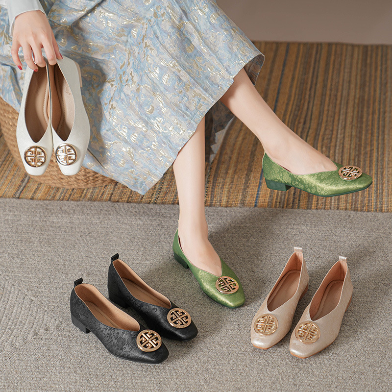 2023 New French Style Low Heel Square Toe Shallow Mouth Single Shoes Women's Soft Bottom Flat Shoes Design Sense Niche Spring and Autumn Fashion