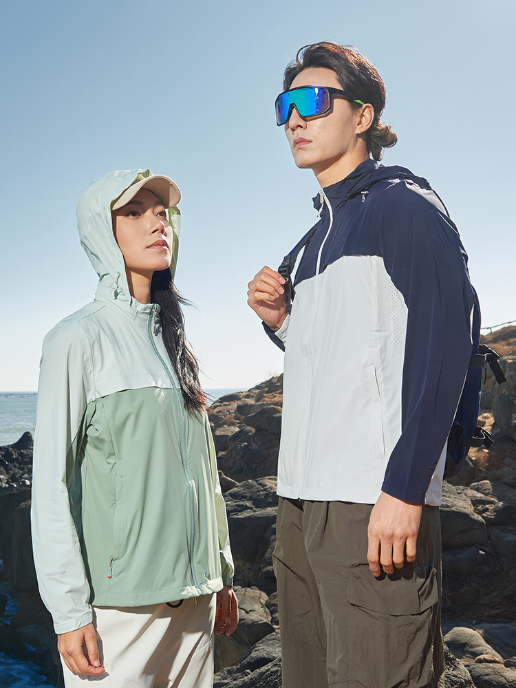 New Ice Silk Sun Protection Clothing for Men and Women, Contrasting Color Outdoor Anti-Uv Thin Breathable Hooded Jacket, Light Sun Protection Clothing