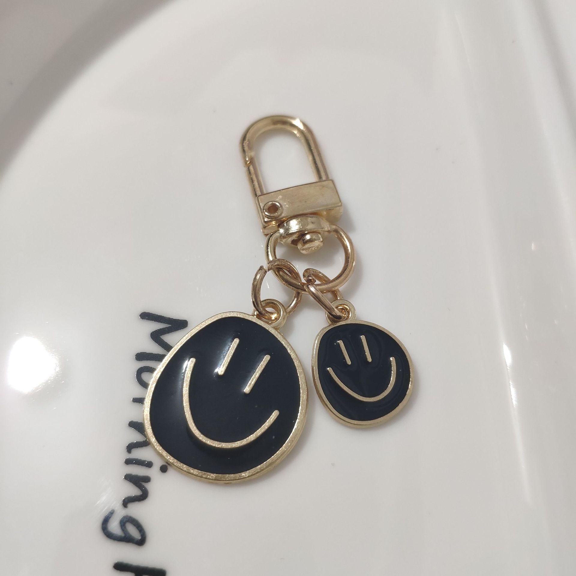 Picture of Cross-border e-commerce alloy color dripping smiley face keychain electroplated gold irregular expression bag pendant accessories