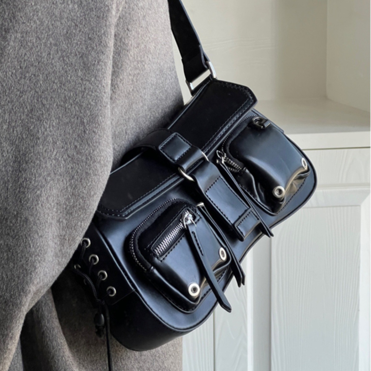 2025 New Motorcycle Style Sweet and Cool Millennial Hot Girl Shoulder Underarm Bag High-End Easiest for Match Niche Bag Crossbody Bag