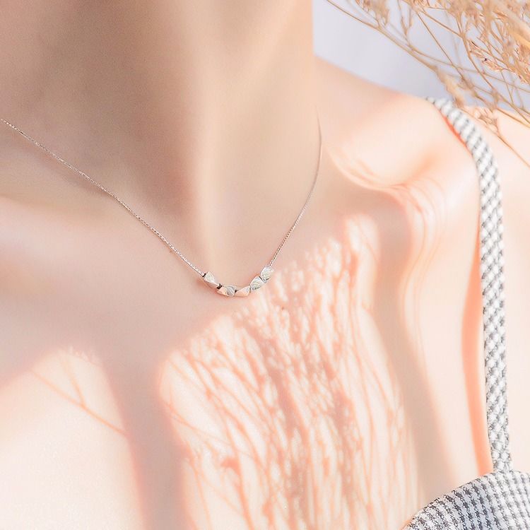 Picture of Ball Bead Necklace Women's Simple Elegant Design Style Necklace Women's Niche Trendy Clavicle Chain Women's Short Clavicle Necklace Popular