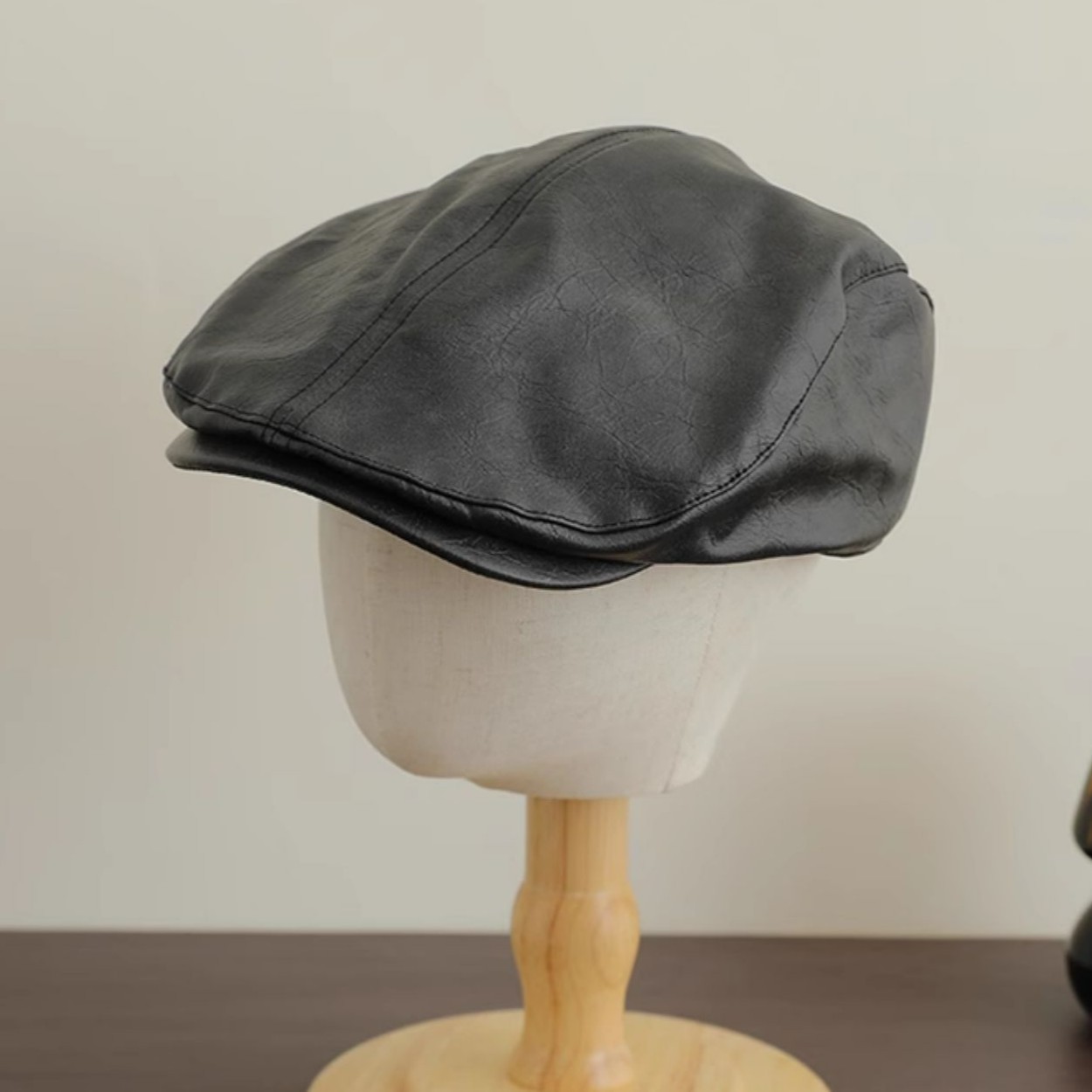 Picture of Children's Hat Men's Autumn and Winter British Fashion Cool Yuppie Leather Children's Forward Cap Retro Painter Cap