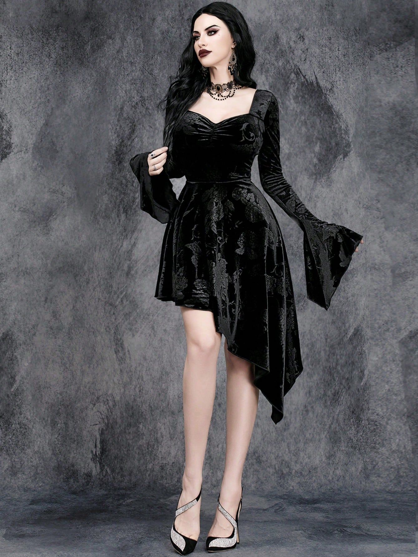 Gothic Halloween irregular V-neck trumpet sleeve dark dress (without waist seal)