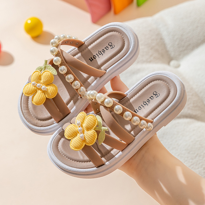 Picture of Girls Slippers Summer 2025 New Style Indoor and Outdoor Wear Non-Slip Soft Sole Wear-Resistant Cute Princess Style Slippers