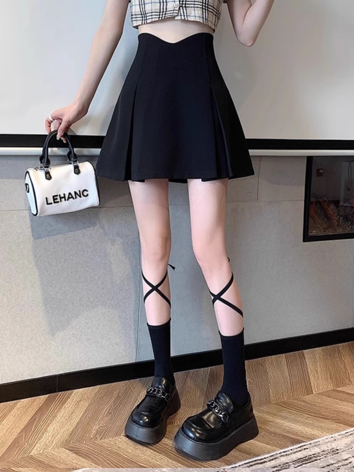 Skirt Women's Spring 2024 New A- line Elegant Covering Hip Skirt High Waist Slimming Black Pleated Skirt