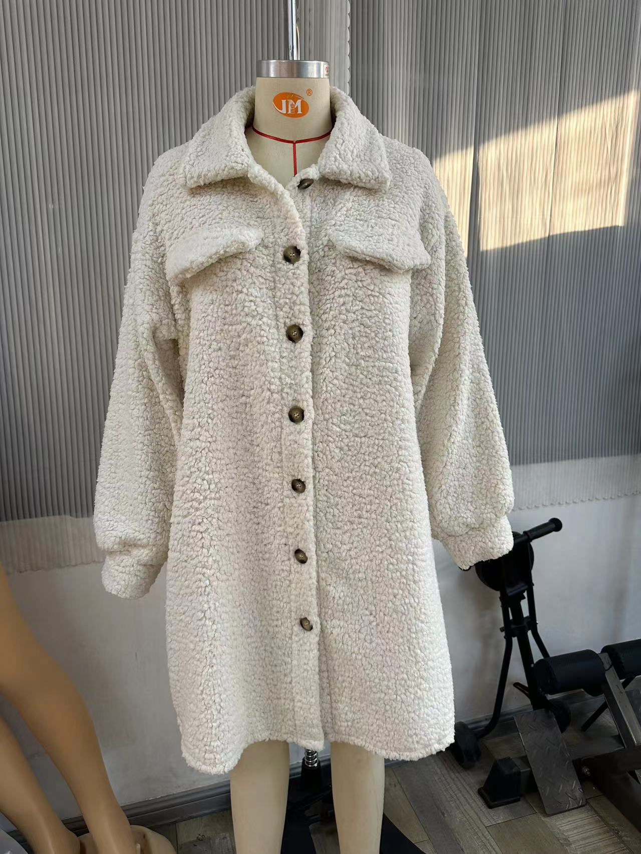 Picture of 2025 Foreign Trade Winter Cross-Border Amazon New Style Button-Down Plush Coat, Loose and Elegant Long Coat for Women