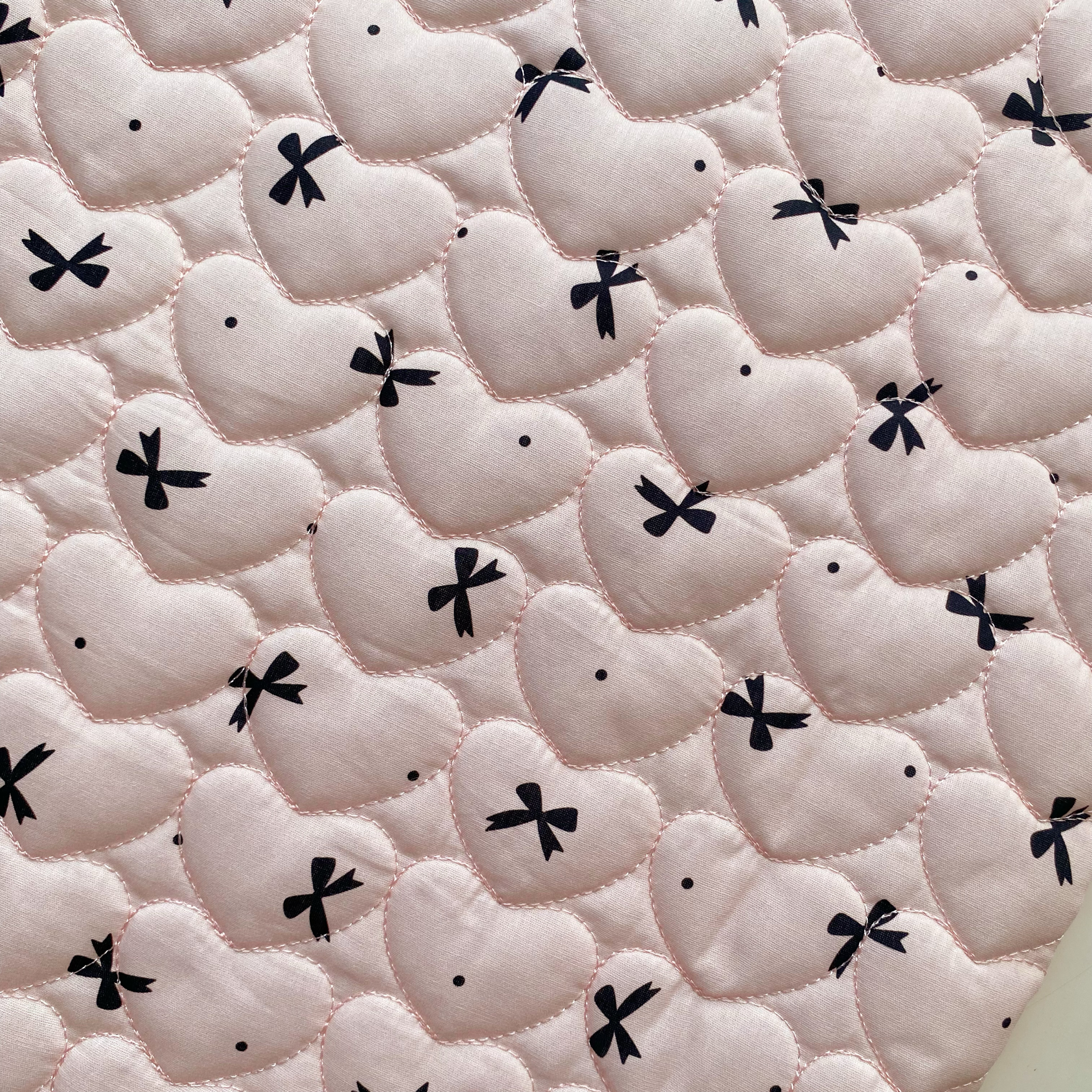 Quilted cotton fabric pink love bow handmade DIY clothing children's clothing pet cotton clothing bag fabric
