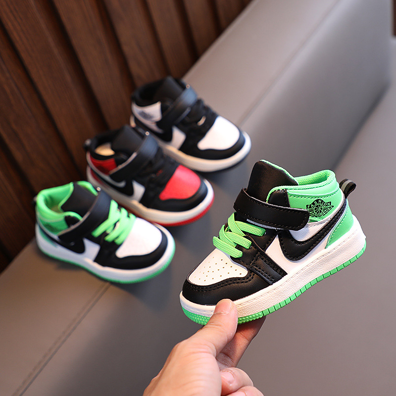Picture of 2025 New Autum Children's Shoes, Boys' Soft-Soled Comfortable Sports and Casual Shoes, Korean Fashion Mid-Top Girls' Sneakers